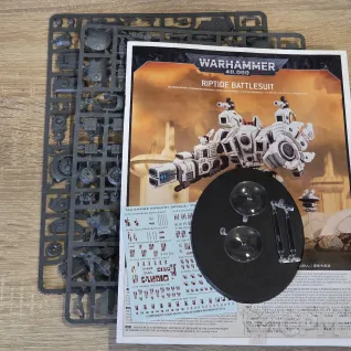 Описание картинки XV104 Riptide Battlesuit от Baltazar по цене 7 900руб | Свободный Рынок Миниатюр - СРМ